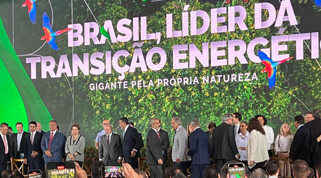 BRASILCOM participa da cerimônia de aprovação da Lei do Combustível do Futuro (outubro 2024)