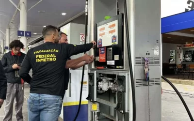 Operação contra fraude em bombas de combustíveis fiscaliza 64 postos