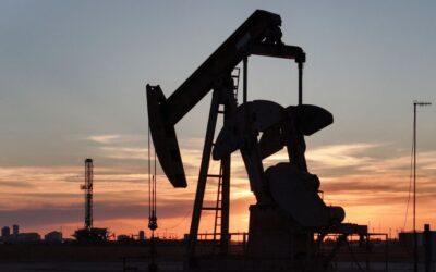 Petróleo fecha estável sob tensão entre EUA e Irã e salto nos estoques